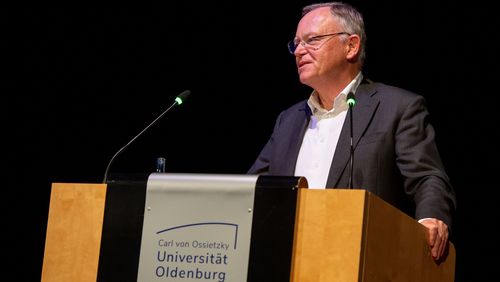 Niedersachsens Ministerpräsident Stephan Weil bei seiner Rede zum zehnjährigen Bestehen der Universitätsmedizin Oldenburg.